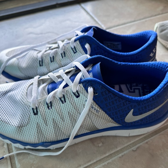 Nike Free Trainer 5.0 Kentucky Wildcats athletic shoe - Picture 8 of 16